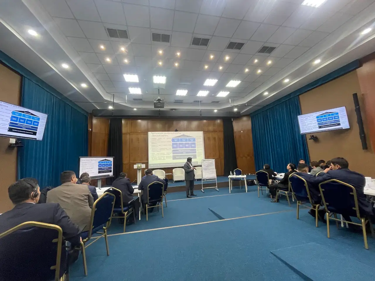 Вход Академия государственного управления при Президенте Республики Казахстан, Astana