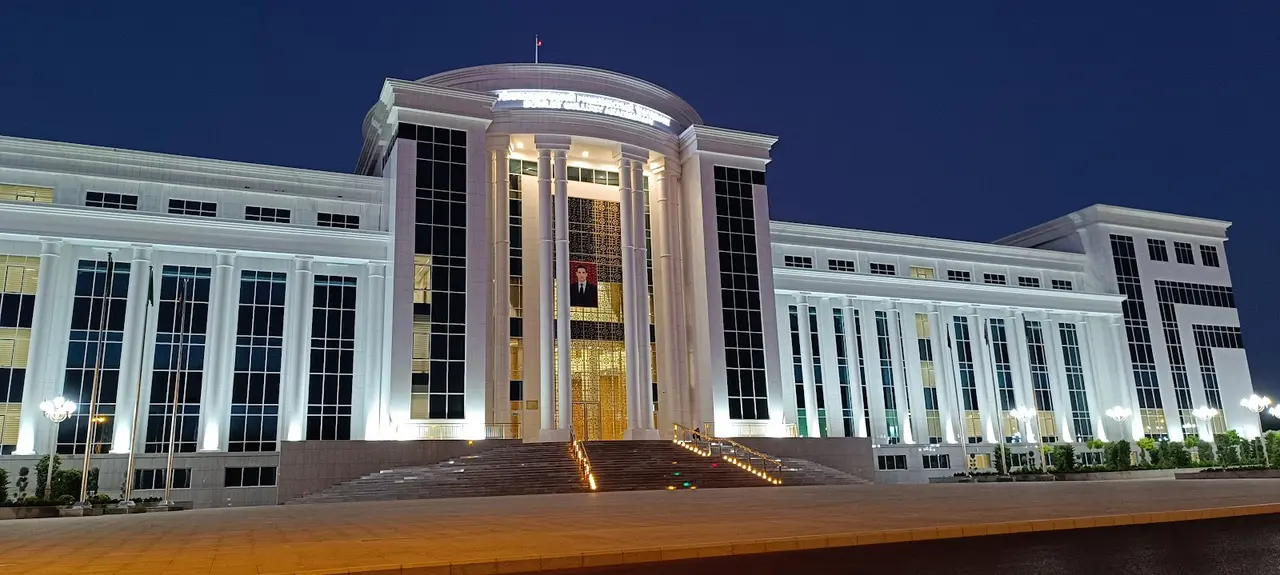 Здание Академия государственной службы при Президенте Туркменистана, Ashgabat