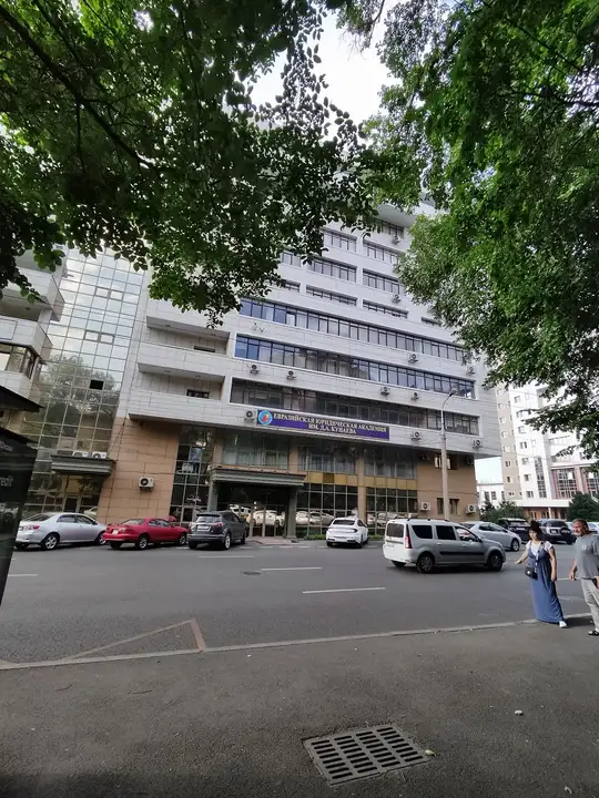 Здание Академия права Адилет, Almaty