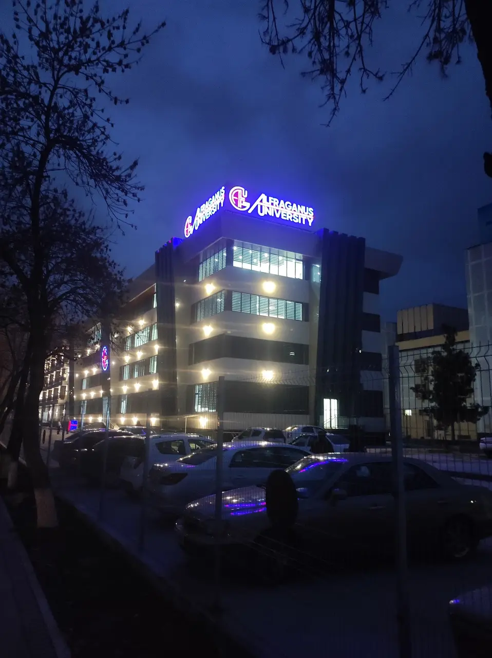 Вход Университет Алфраганус, Toshkent