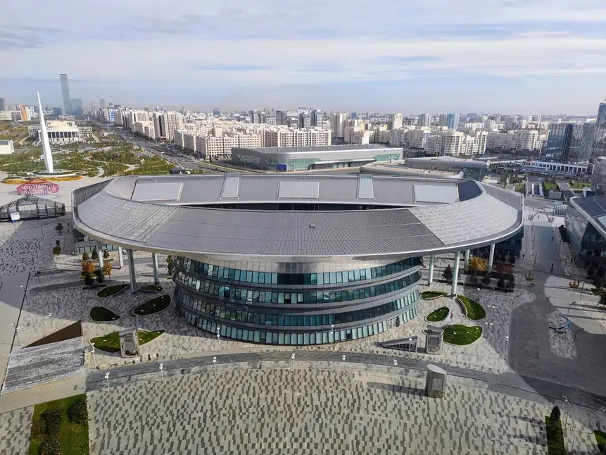 Вход Астана IT университет, Astana