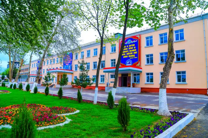 Здание Бохтарский государственный университет имени Носира Хусрава, Bokhtar