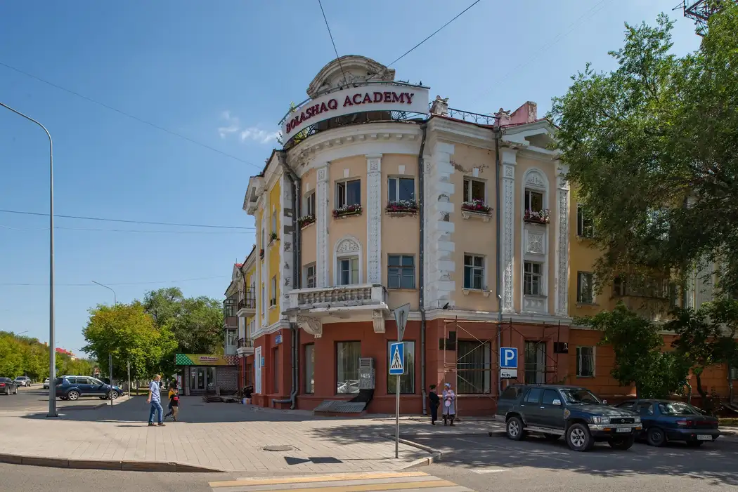 Здание Академия Болашак, Karaganda