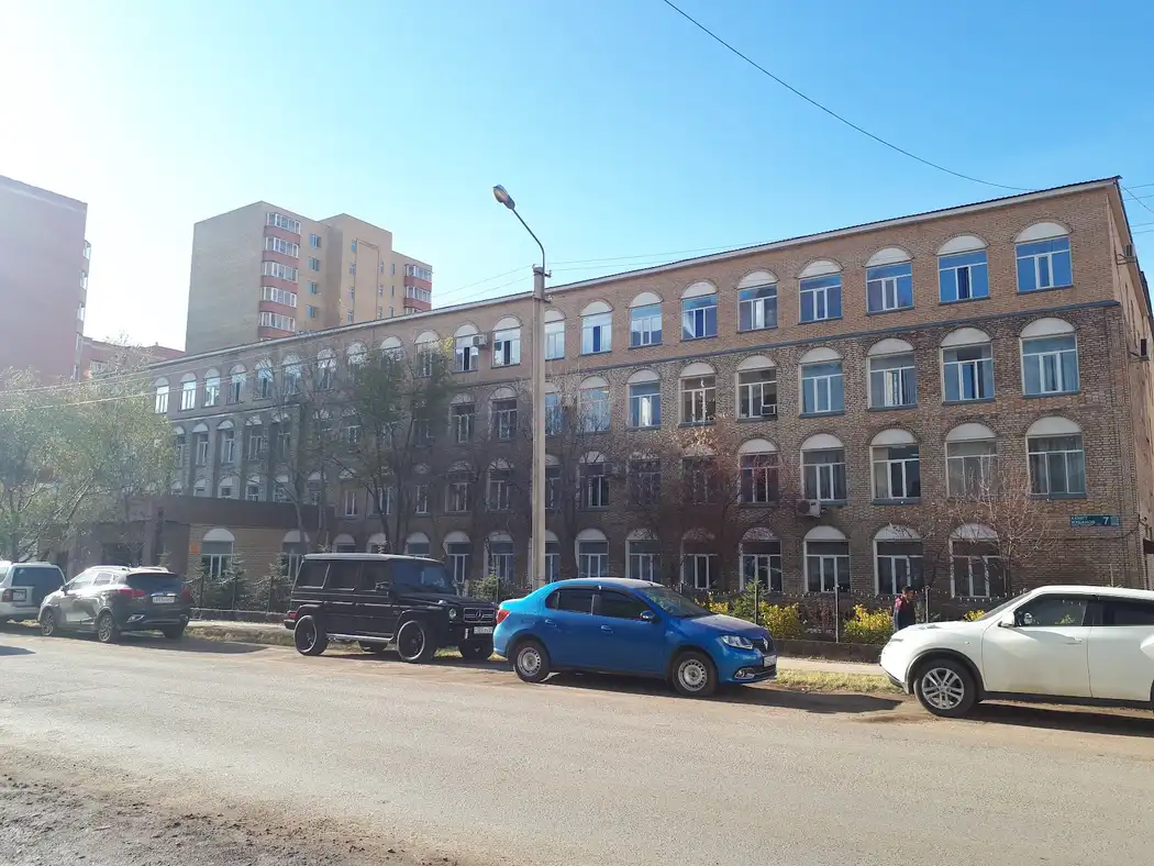 Здание Университет Есіл, Astana